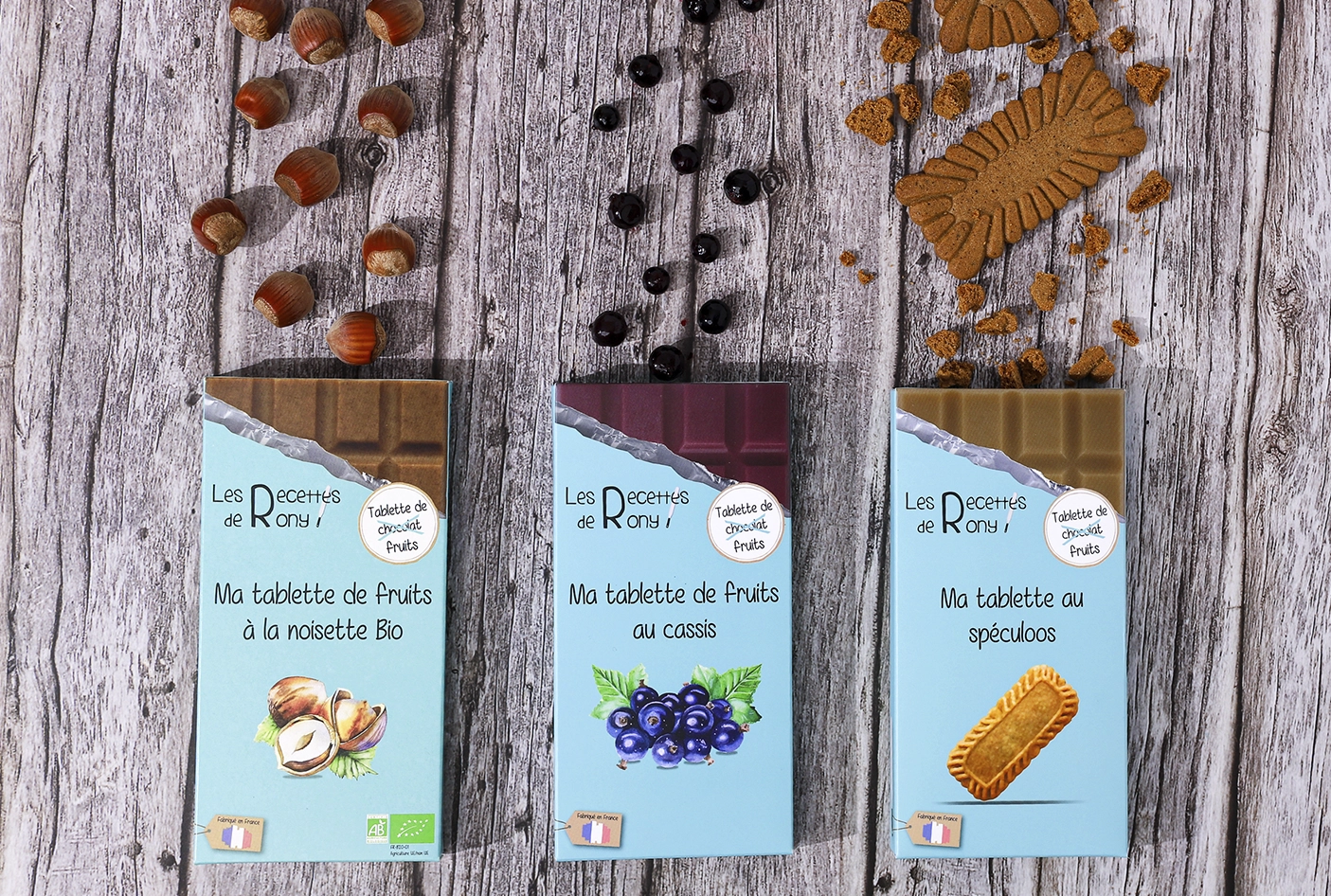 Tablettes artisanales, fruits et biscuits, Les Recettes de Rony, composition gourmande fond en bois
