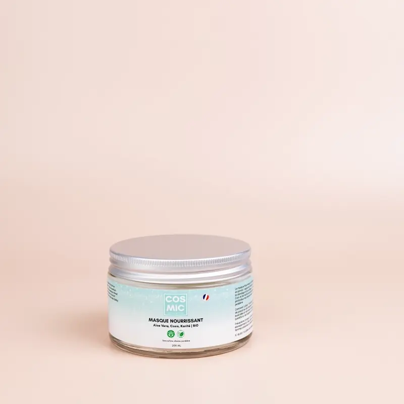 Animation stop motion produits Cosmic : cosmétique, créativité, branding, fond pastel dynamique.